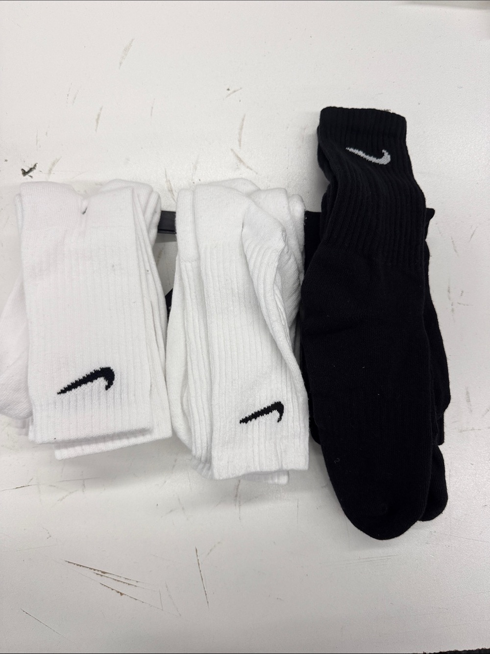 EUC Nike Men's Cushion Crew Socks - Black & White (9Pack)